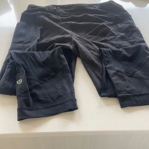 Black cropped Lululemon Leggings